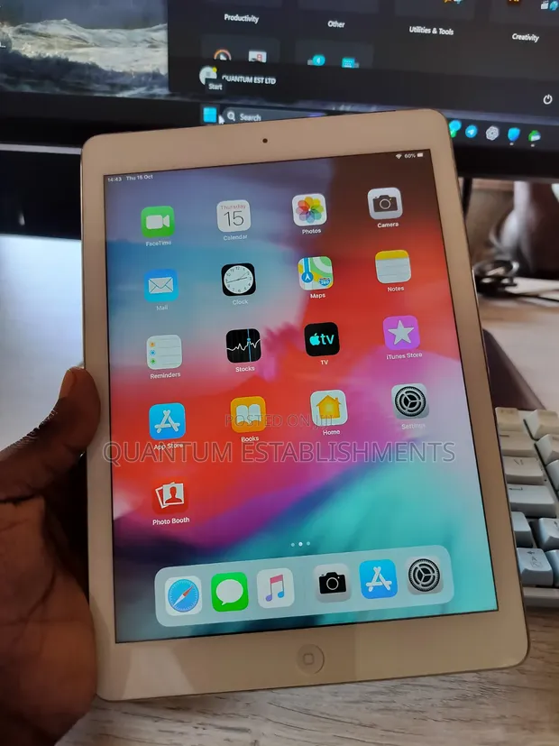 Apple iPad Air (2013) 64GB Silver - 1