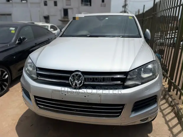 Volkswagen Touareg 2014 Silver - 1