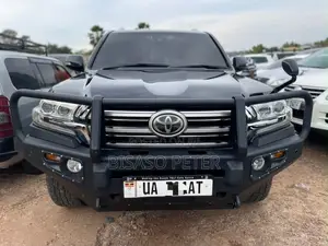 Toyota Land Cruiser 4.6 V8 ZX 2017 Black