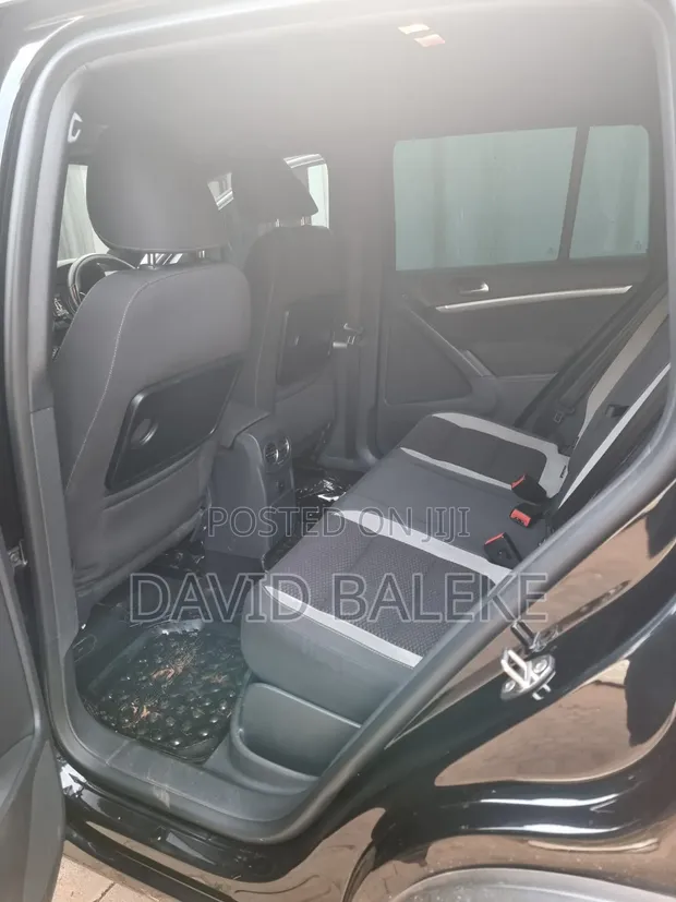 Volkswagen Tiguan SE 2013 Black - 1