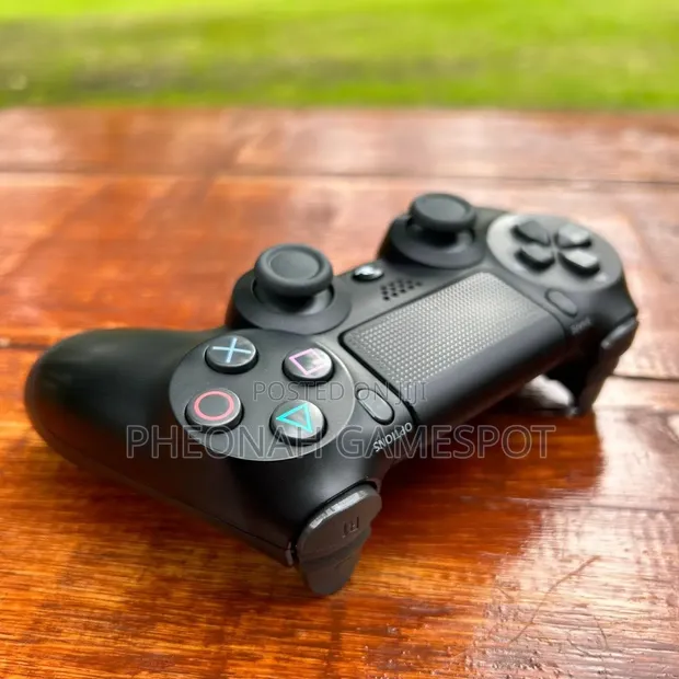 Used Original PS4 Controller - UK Version - 1