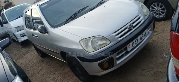 Toyota Raum 2002 Silver - 1