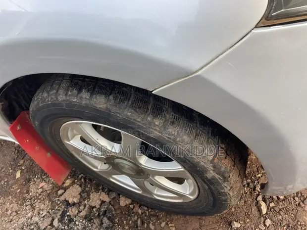 Toyota Ractis 2009 Silver - 1
