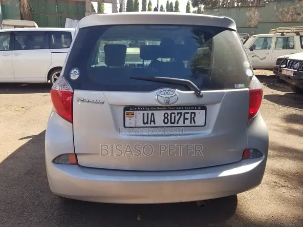 Toyota Ractis 1.5 AWD 2013 Silver - 1