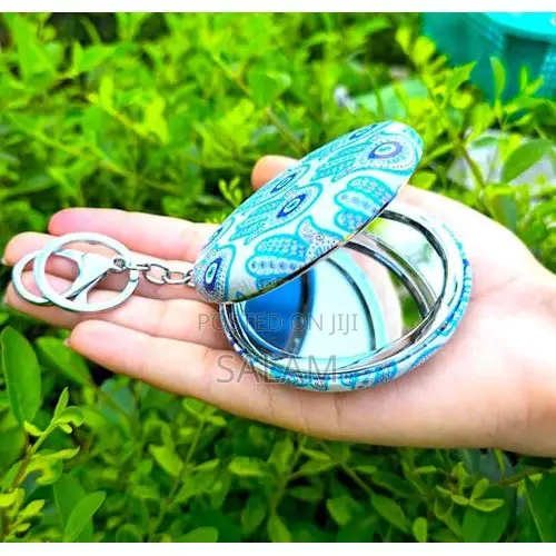 Mini Pocket Mirror Keychain - Stylish Folding Compact Mirror - 1