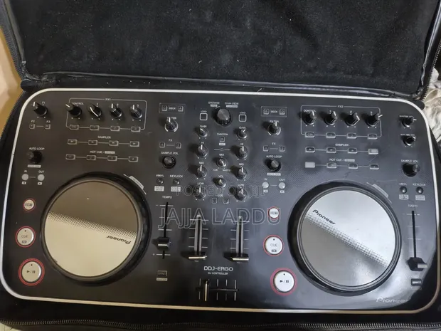 Pioneer DDJ-ERGO DJ Controller - 1