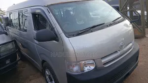 Toyota HiAce 2011 Silver