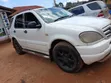Mercedes-Benz M Class 2000 White - 3