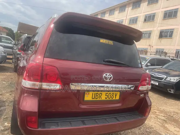 Toyota Land Cruiser 2016 Maroon - 1
