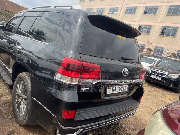 Toyota Land Cruiser 2018 Black - 1