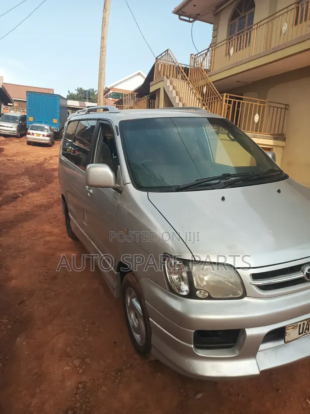 Toyota Noah 2002 Silver - 1