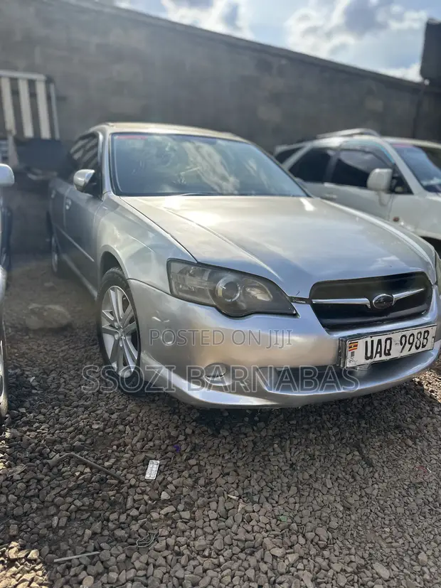 Subaru Outback 2004 Silver - 1