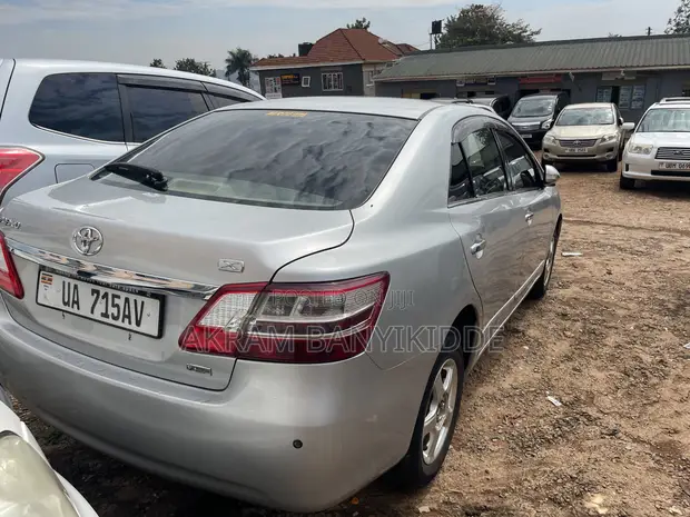 Toyota Premio 2010 Silver - 1