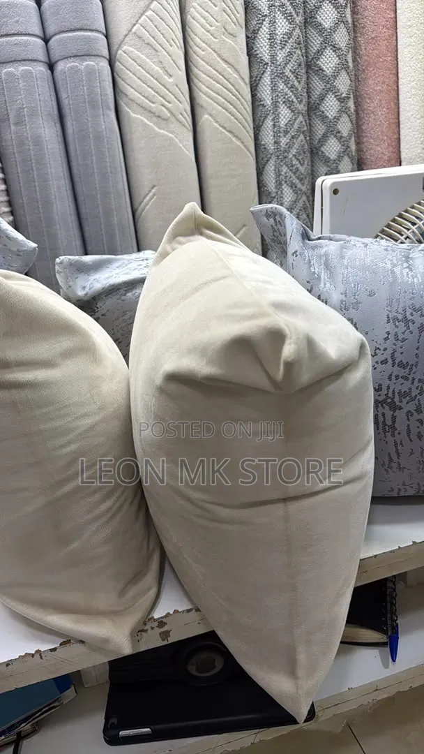 Velvet Fibre 19-inch Cushions - 1