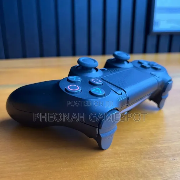 PS4 Original UK Used Controller - 1