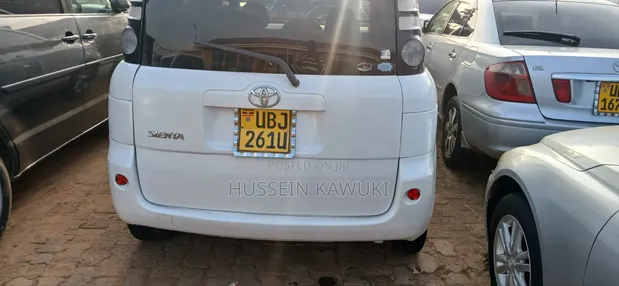 Toyota Sienta 2005 White - 1
