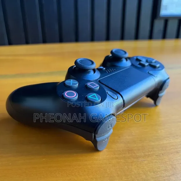 PS4 Original UK Used Controller - 1