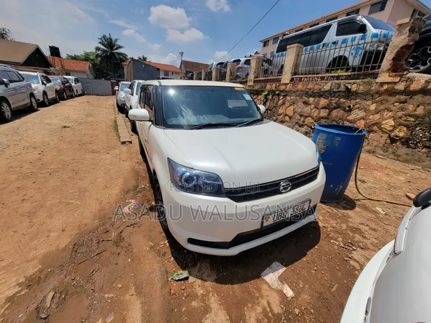 Toyota Corolla Rumion 2010 White - 1