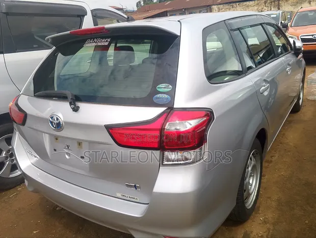 Toyota Corolla Fielder 1.5 Hybrid FWD 2018 Silver - 1