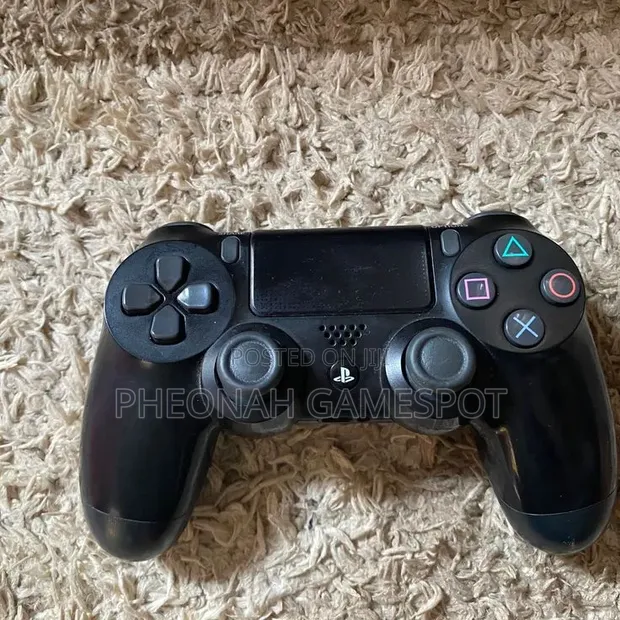 PS4 Original UK Used Controller - 1