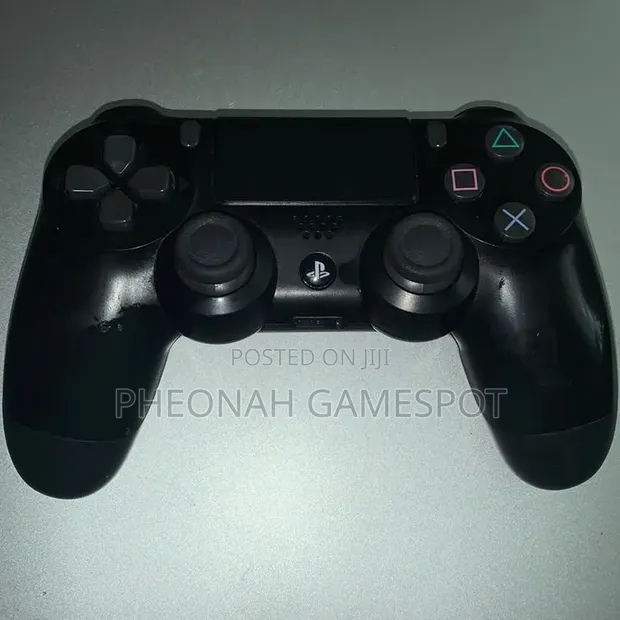 Used Original PS4 Controller - UK Version - 1