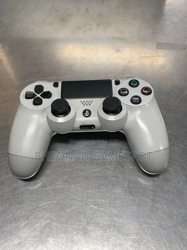 PS4 Original UK Used Controller - 1