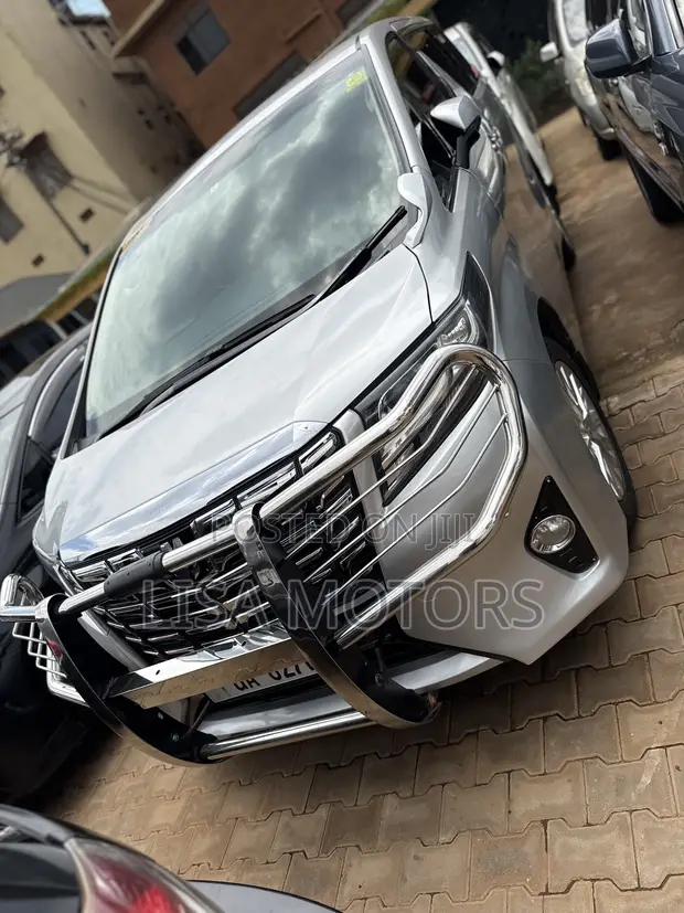 Toyota Alphard 2.5 Petrol FWD 2017 Silver - 1