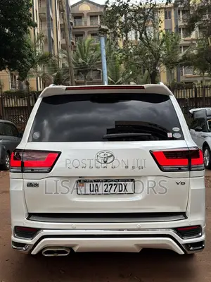 Toyota Land Cruiser Prado 4.0 Petrol GX-L 2012 White
