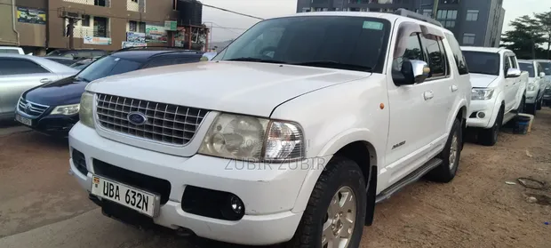 Ford Explorer 2004 White - 1