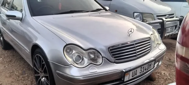 Mercedes-Benz 200E 2005 Silver - 1