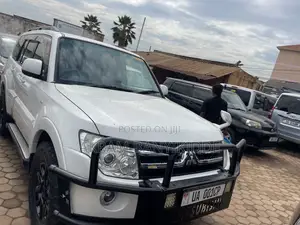 Mitsubishi Pajero 2010 White