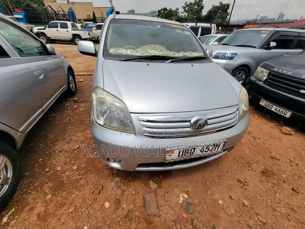 Toyota Raum 2006 Silver - 1