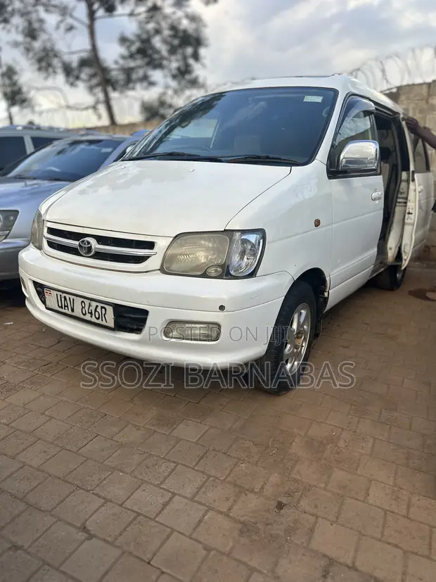 Toyota Noah 2002 - White - 1