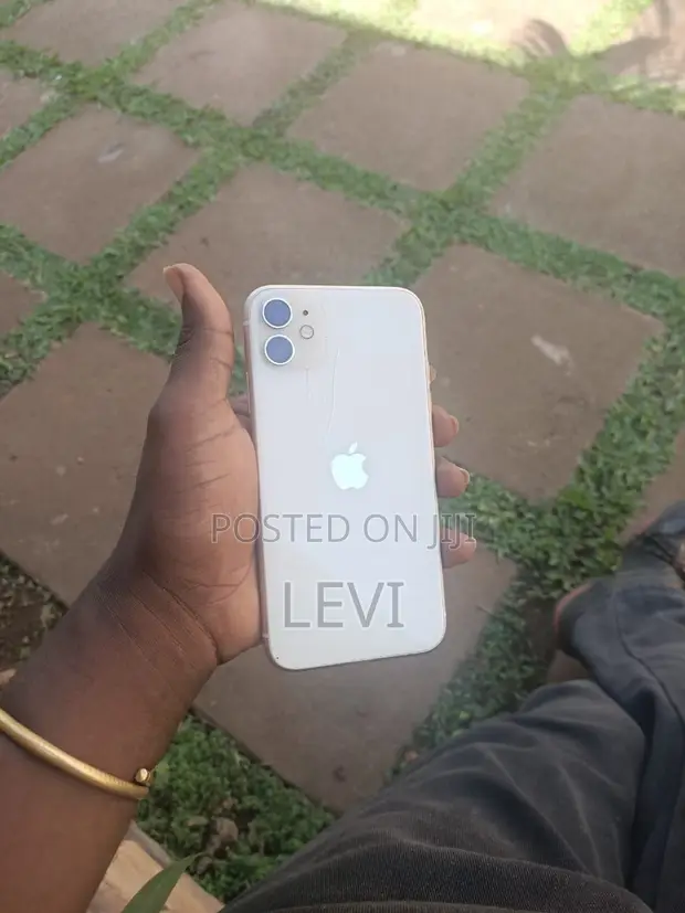 Apple iPhone 11 128GB White - 1
