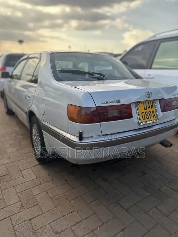 Toyota Premio 2001 White - 1