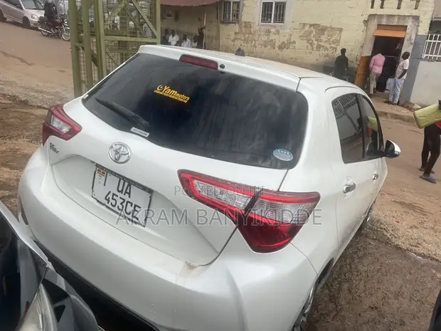 Toyota Vitz 2017 White - 1