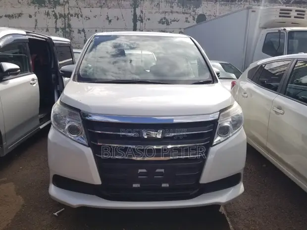 Toyota Noah 2.0 AWD (8 Seater) 2014 White - 1