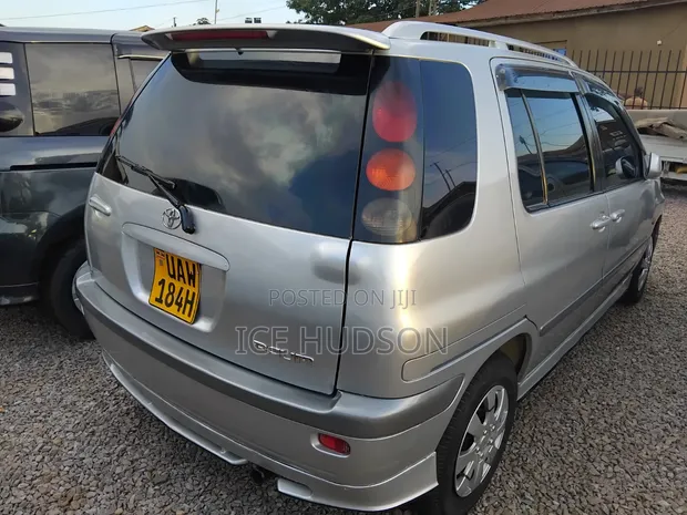 Toyota Raum 2003 Silver - 1