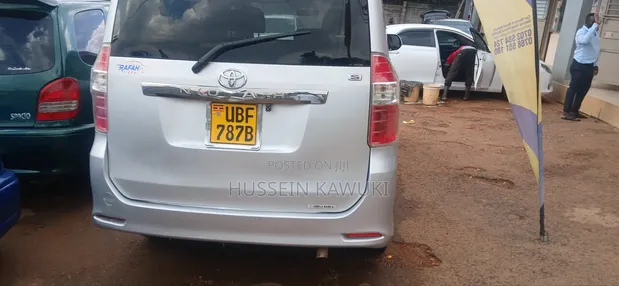 Toyota Noah 2008 Silver - 1