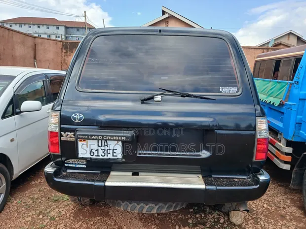 Toyota Land Cruiser 2000 Black - 1