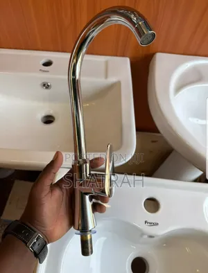 Brand New Kitchen Sink Tap - 360 Swivel Goose Neck