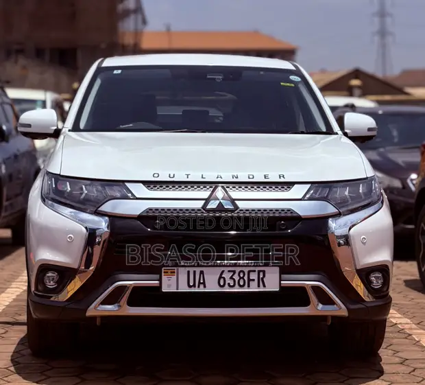Mitsubishi Outlander 2018 White - 1
