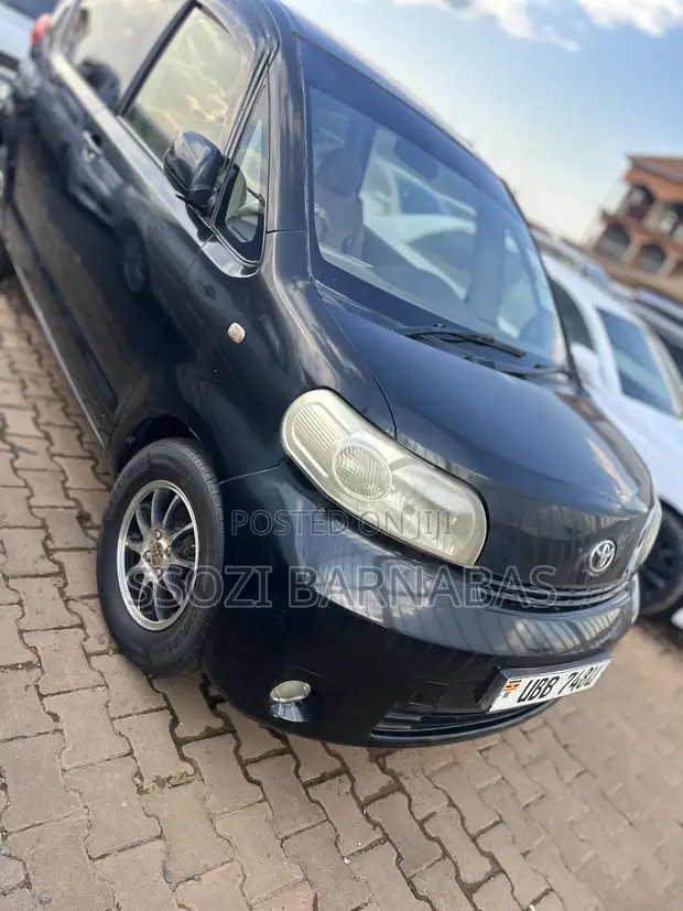 Toyota Porte 2005 Black - 1