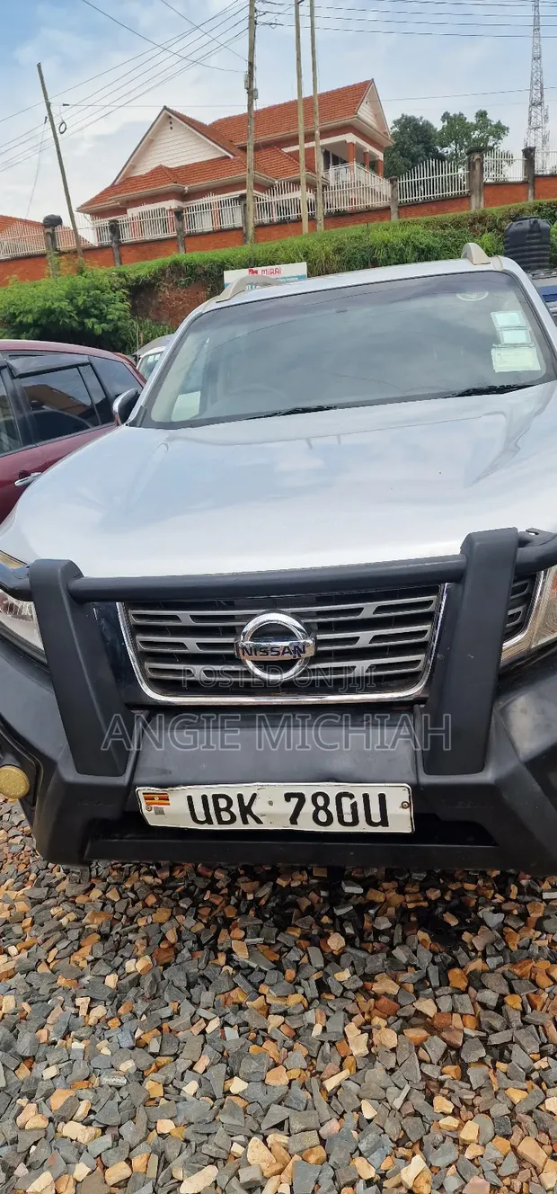 Nissan Navara 2015 Silver - 1