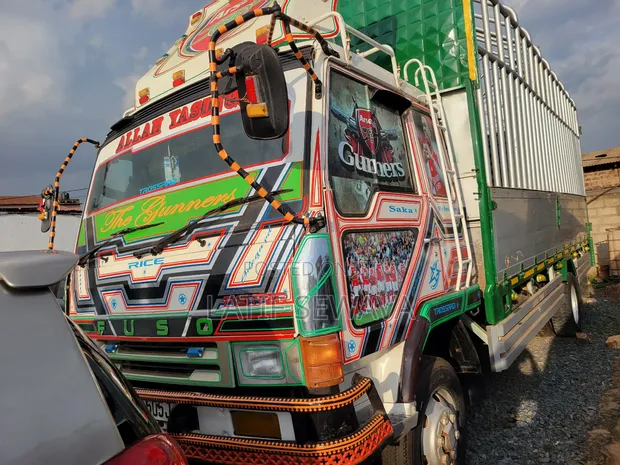 Mitsubishi Fuso Fighter Food Truck 2004 - 1