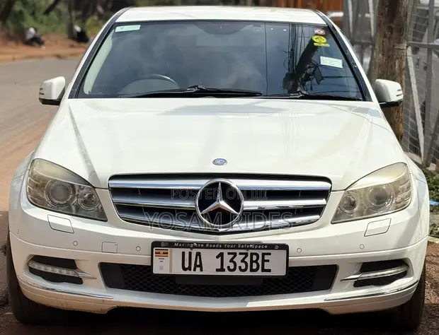 Mercedes-Benz C200 2011 White - 1