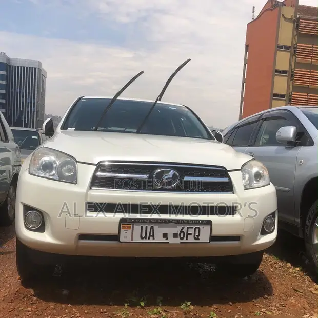 Toyota RAV4 2012 White - 1