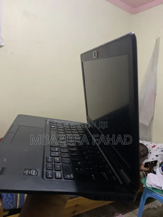 Dell Latitude 12 E7250 Laptop - 1