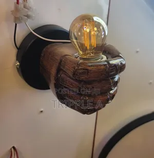 d.light Hand Holding Wall Lamp Holder