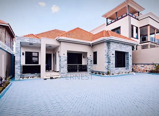 4 Bedroom House with Boys Quarters in Kira Mulawa - 1